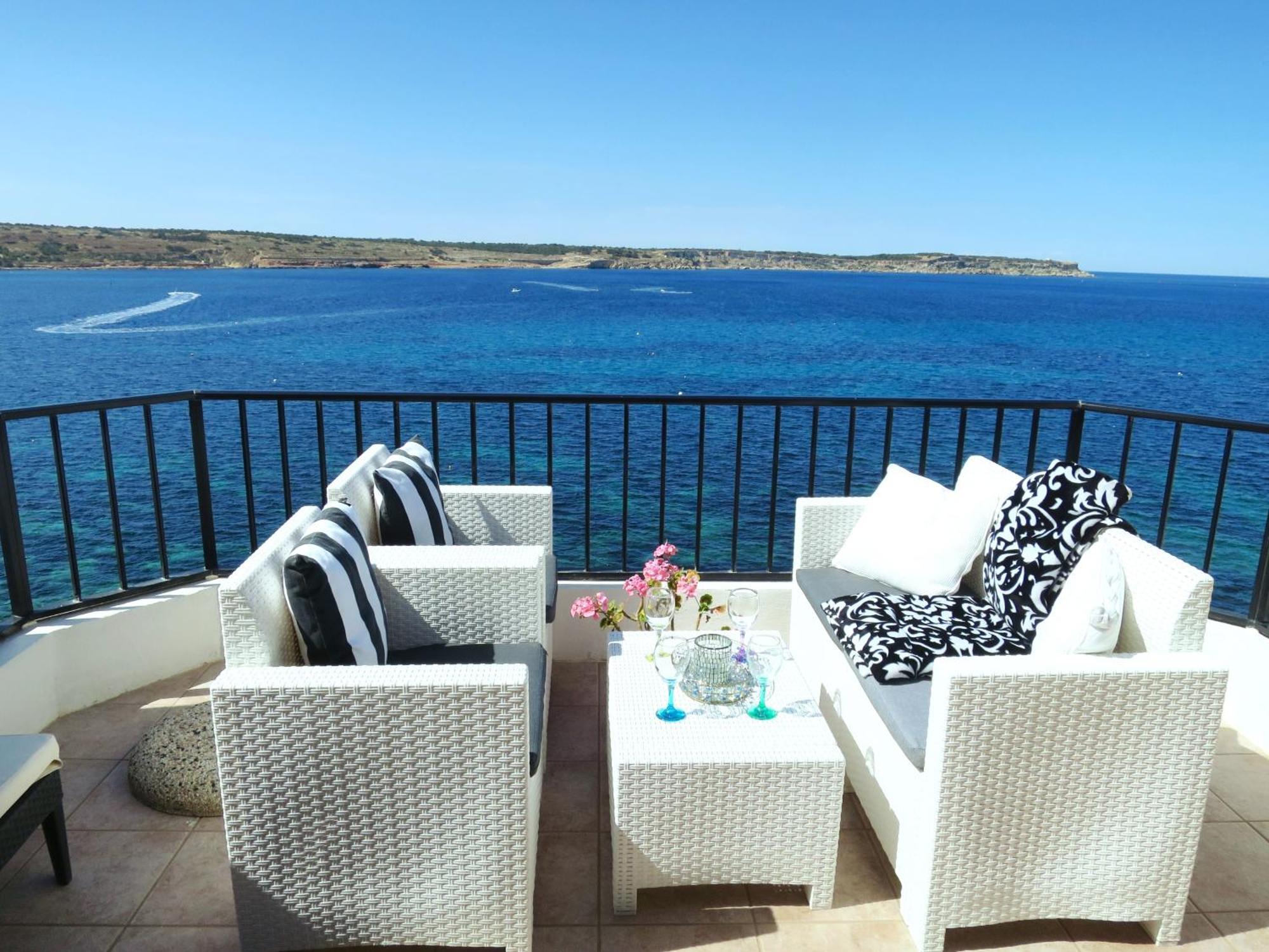 Seafront Apartment Terrace, Lounger & Panoramic Ocean Views Mellieħa Buitenkant foto