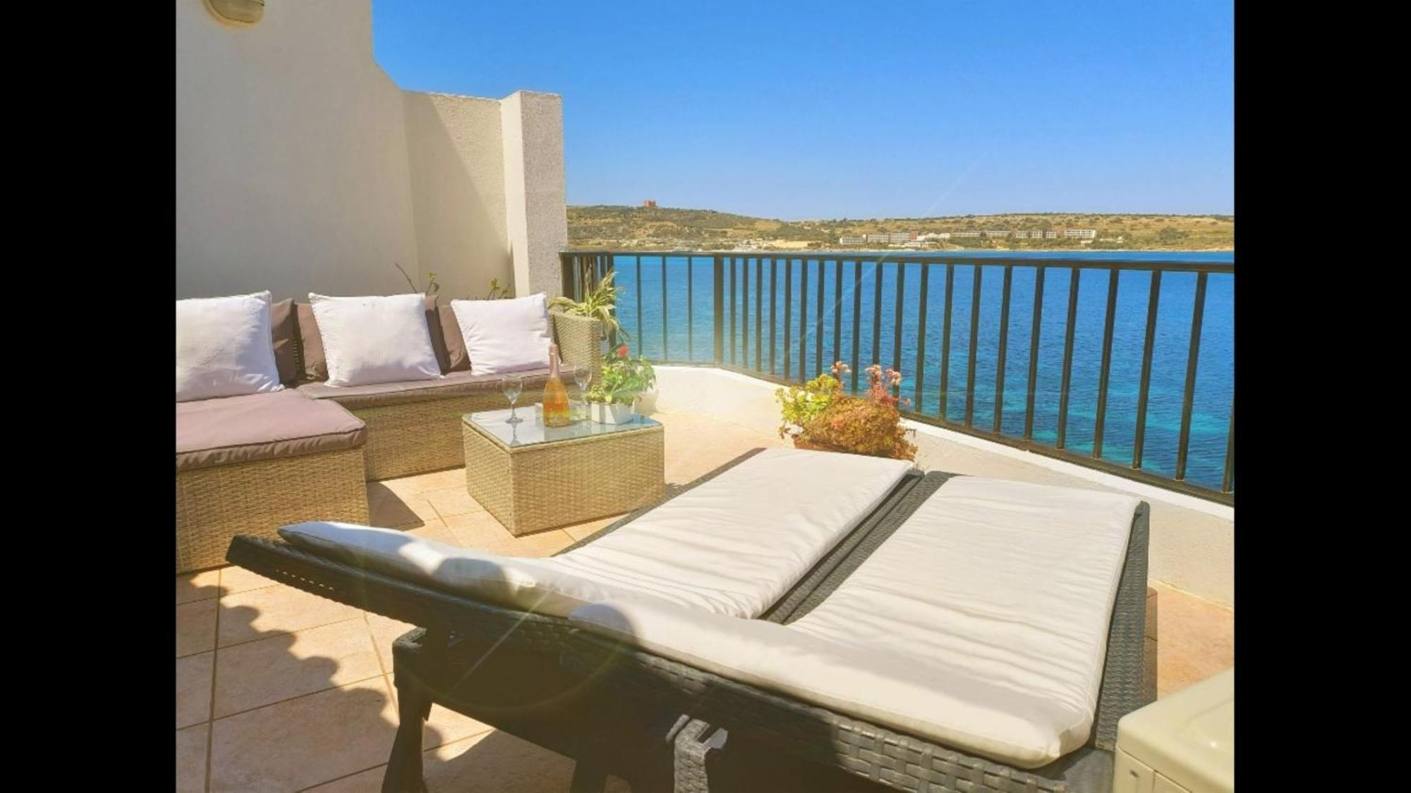 Seafront Apartment Terrace, Lounger & Panoramic Ocean Views Mellieħa Kamer foto