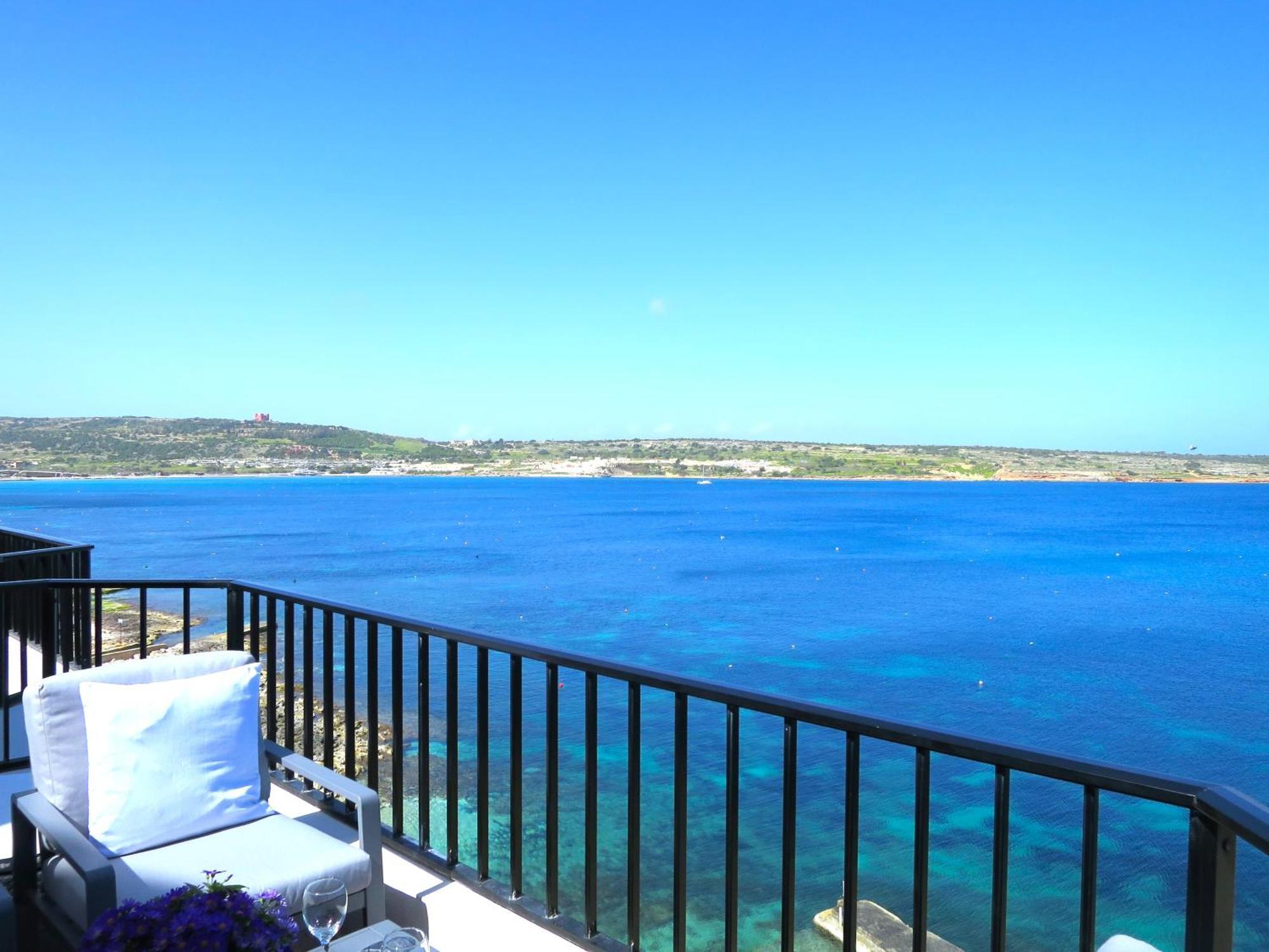 Seafront Apartment Terrace, Lounger & Panoramic Ocean Views Mellieħa Buitenkant foto