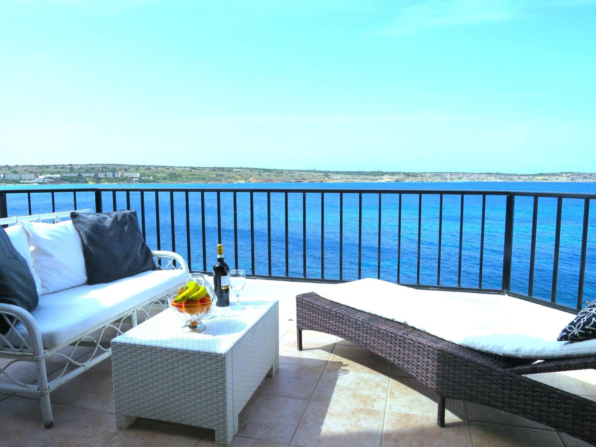Seafront Apartment Terrace, Lounger & Panoramic Ocean Views Mellieħa Buitenkant foto