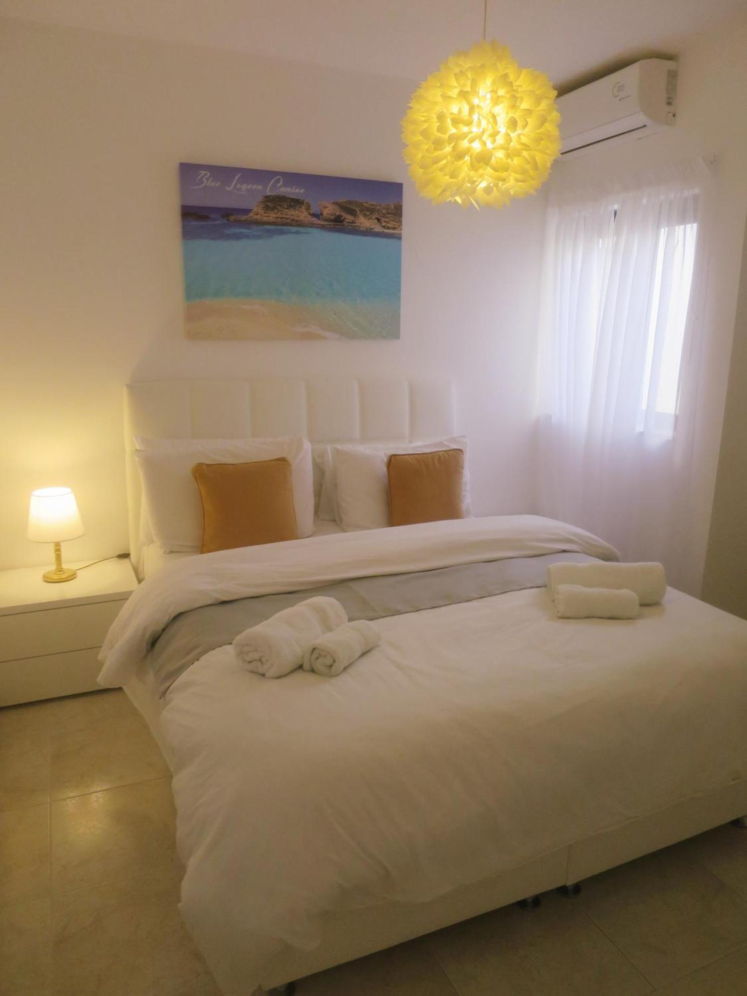 Seafront Apartment Terrace, Lounger & Panoramic Ocean Views Mellieħa Buitenkant foto