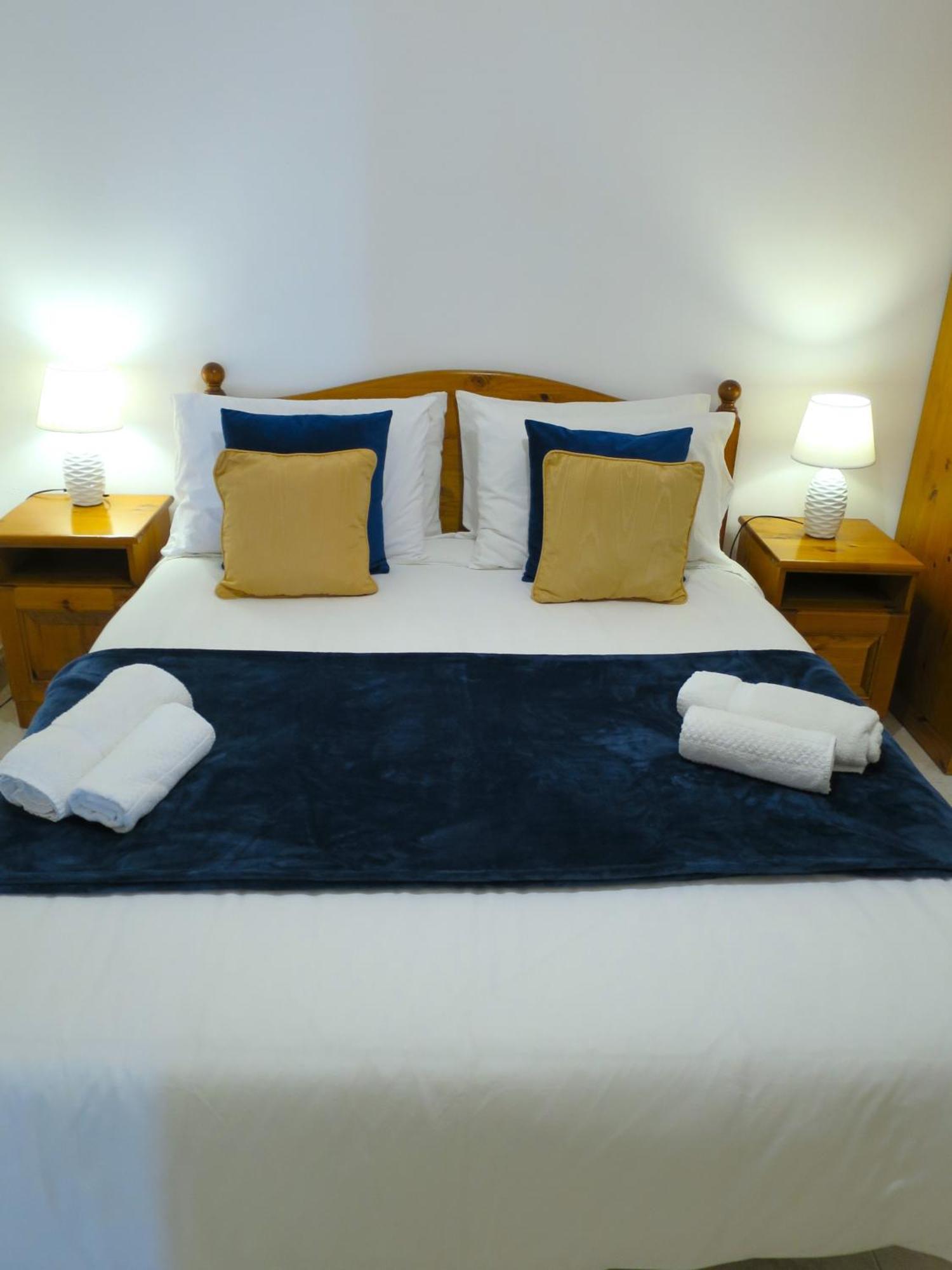 Seafront Apartment Terrace, Lounger & Panoramic Ocean Views Mellieħa Kamer foto