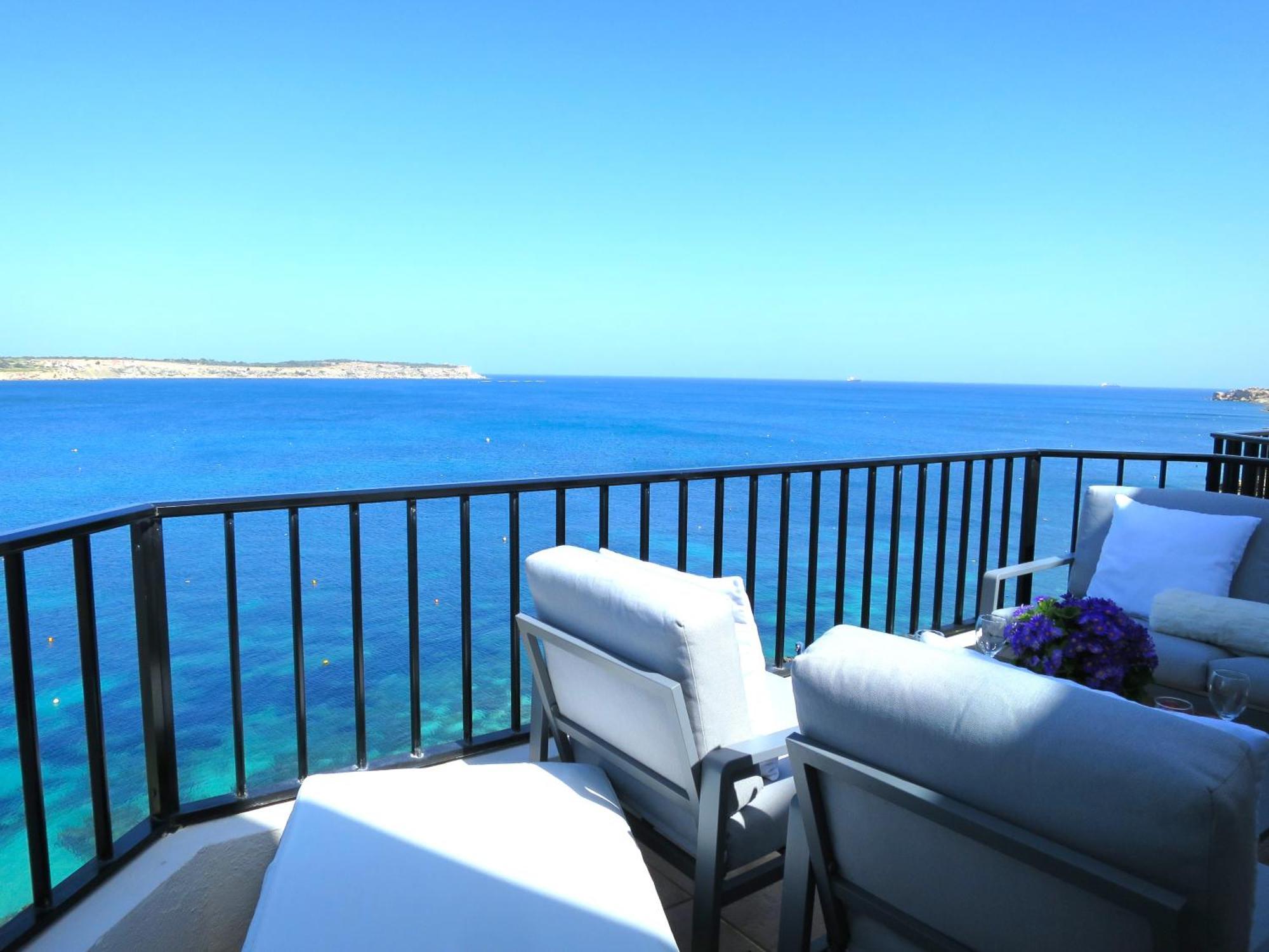 Seafront Apartment Terrace, Lounger & Panoramic Ocean Views Mellieħa Buitenkant foto