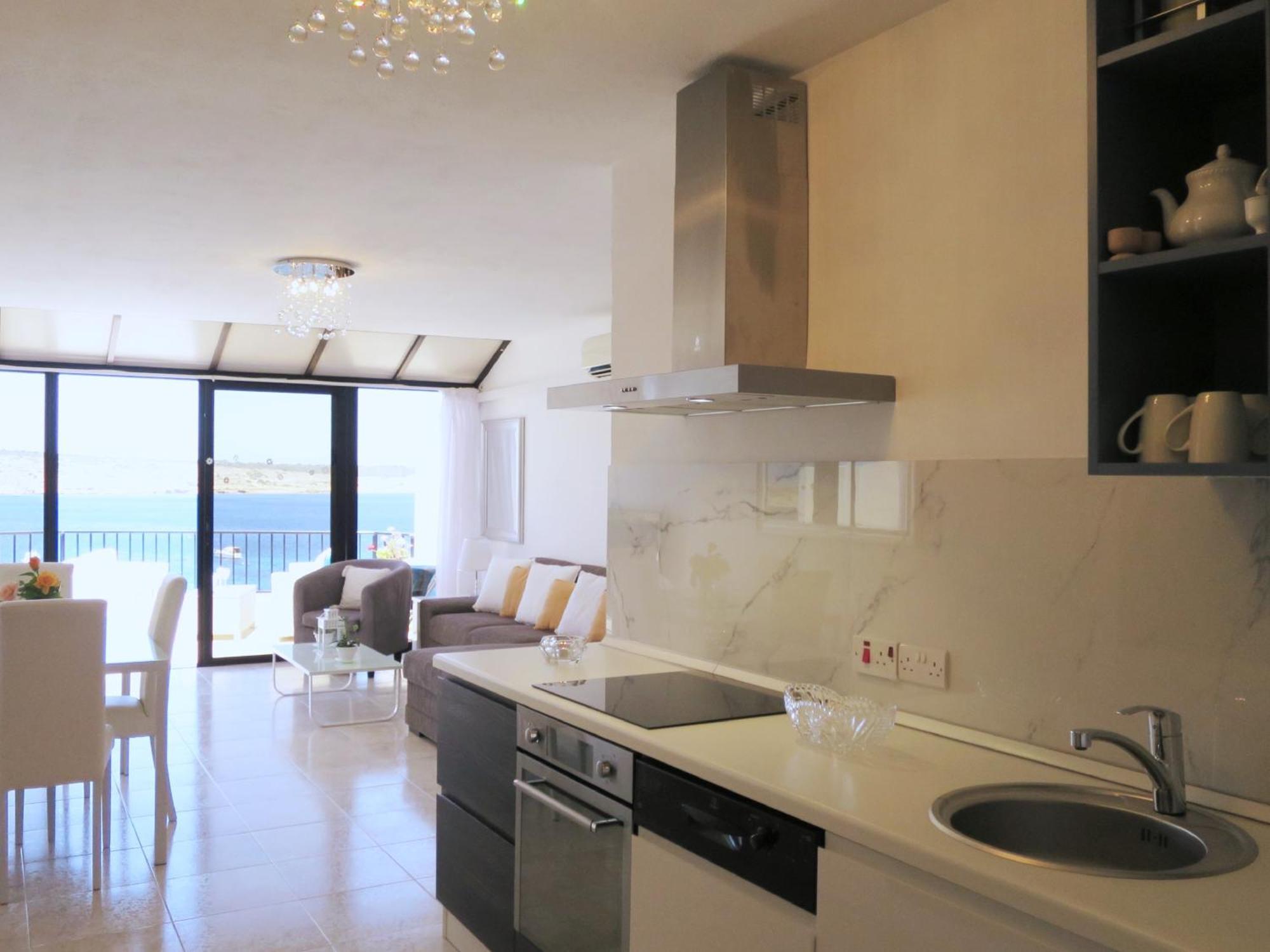 Seafront Apartment Terrace, Lounger & Panoramic Ocean Views Mellieħa Kamer foto