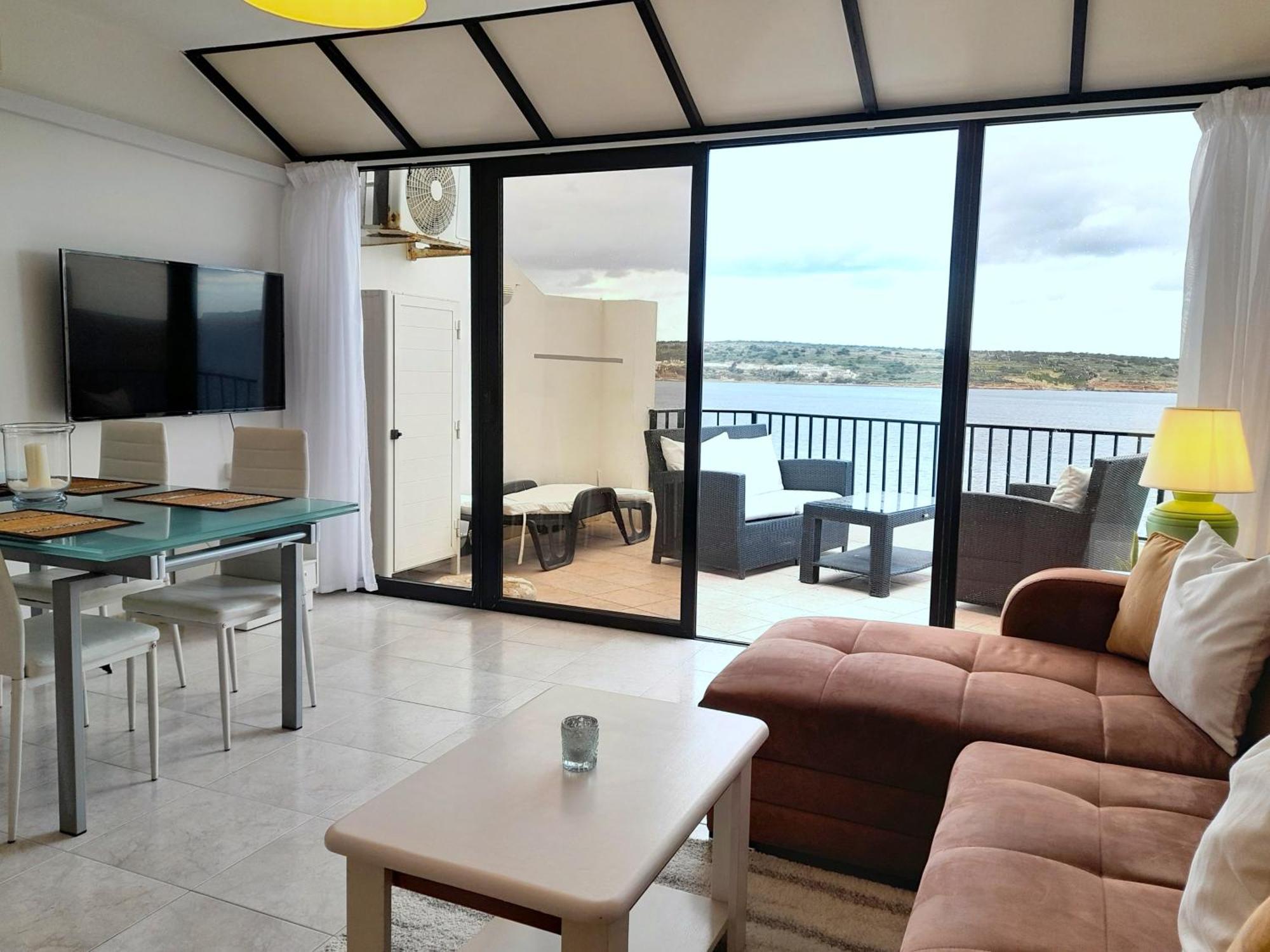 Seafront Apartment Terrace, Lounger & Panoramic Ocean Views Mellieħa Kamer foto