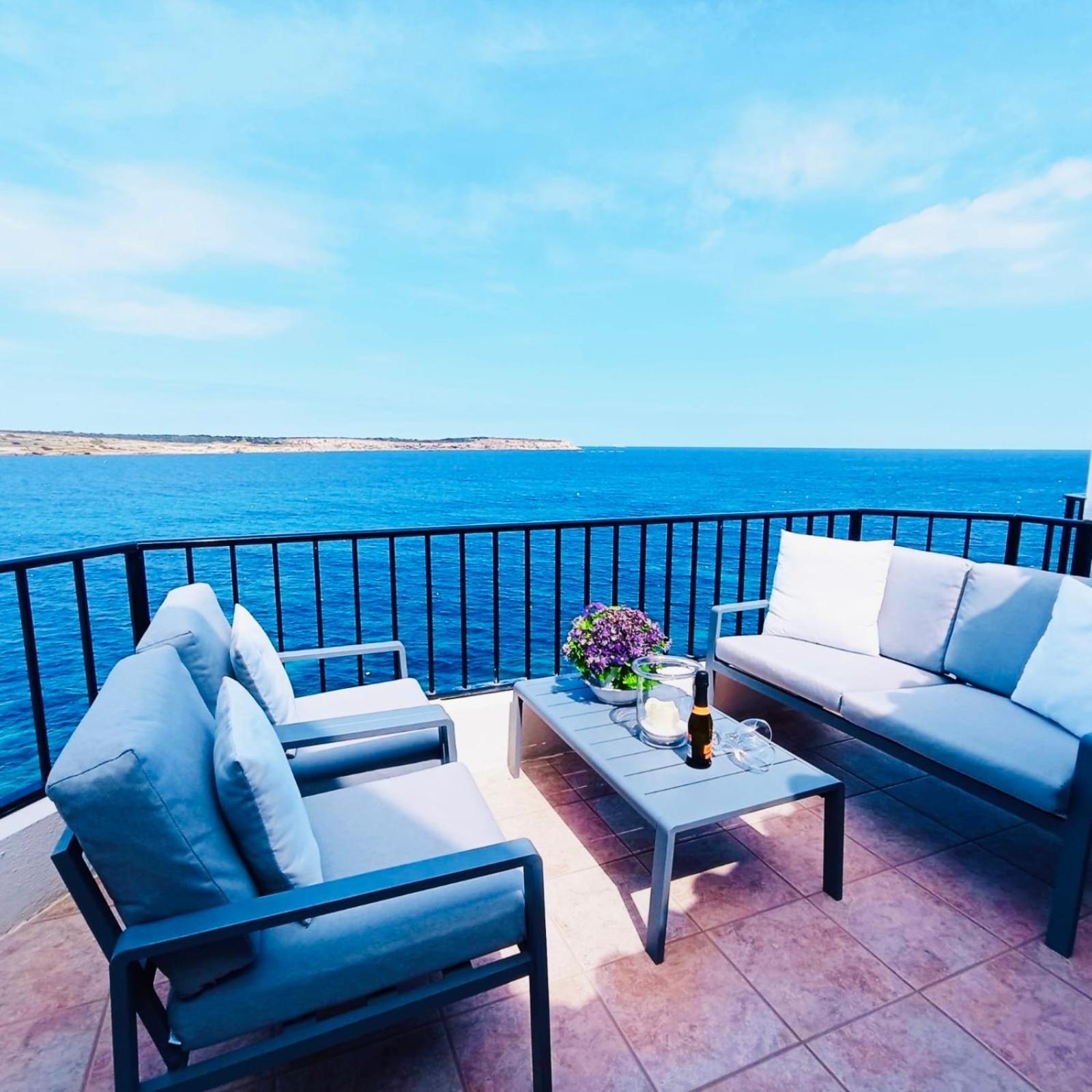 Seafront Apartment Terrace, Lounger & Panoramic Ocean Views Mellieħa Buitenkant foto