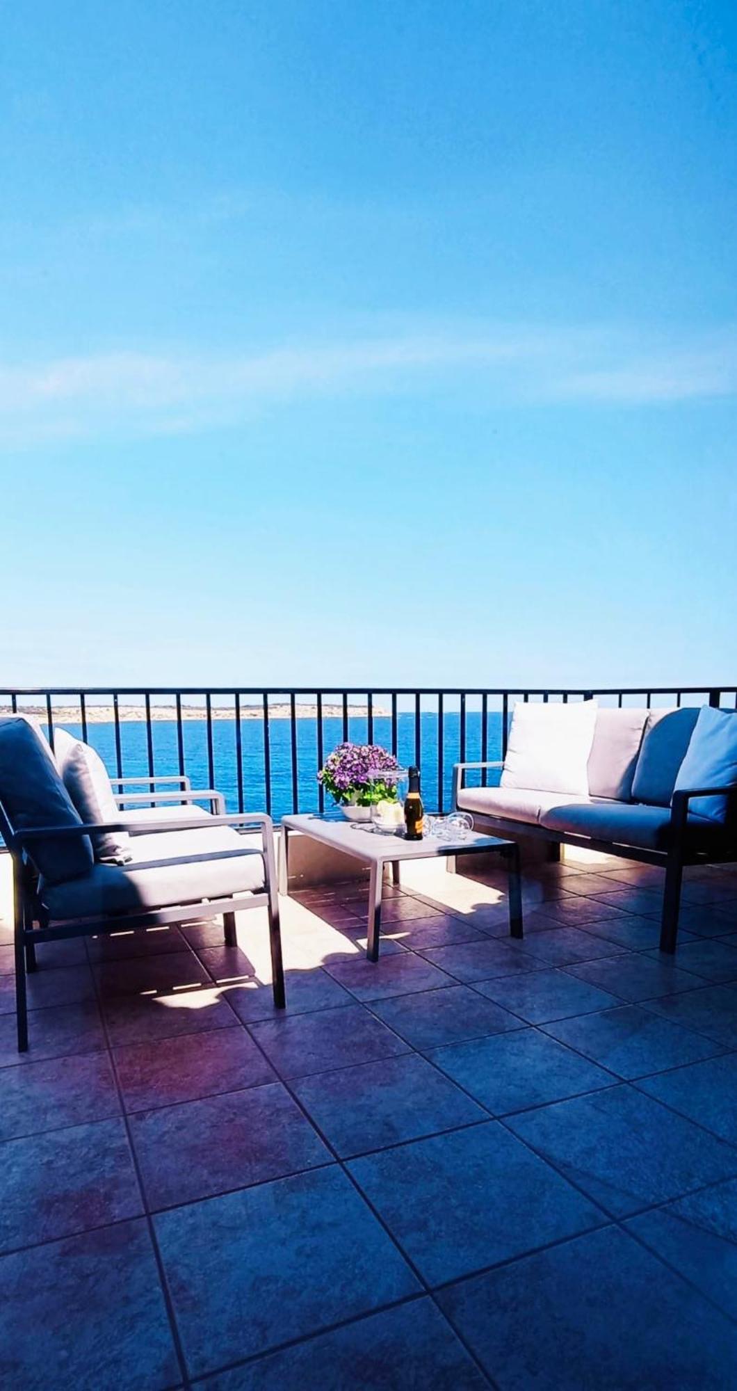 Seafront Apartment Terrace, Lounger & Panoramic Ocean Views Mellieħa Buitenkant foto